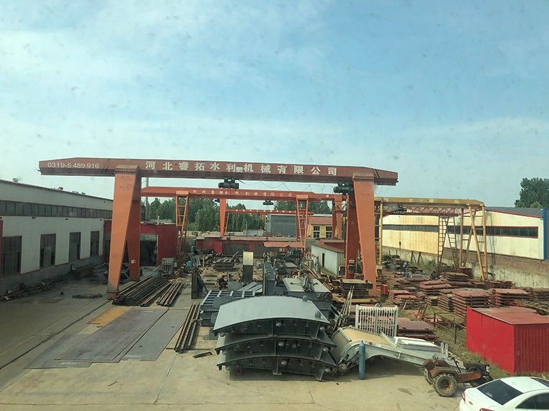 董事長(zhǎng)外地考察