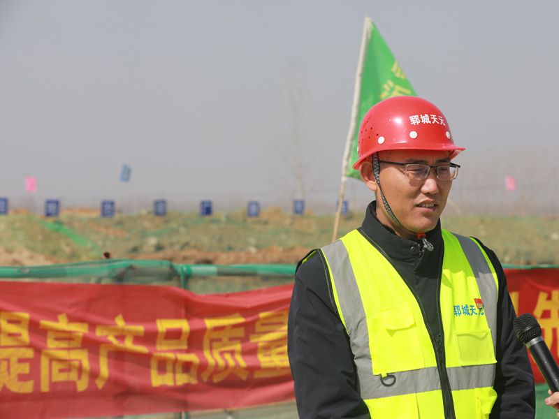 黨建進(jìn)工地 發(fā)揮黨員先鋒作用